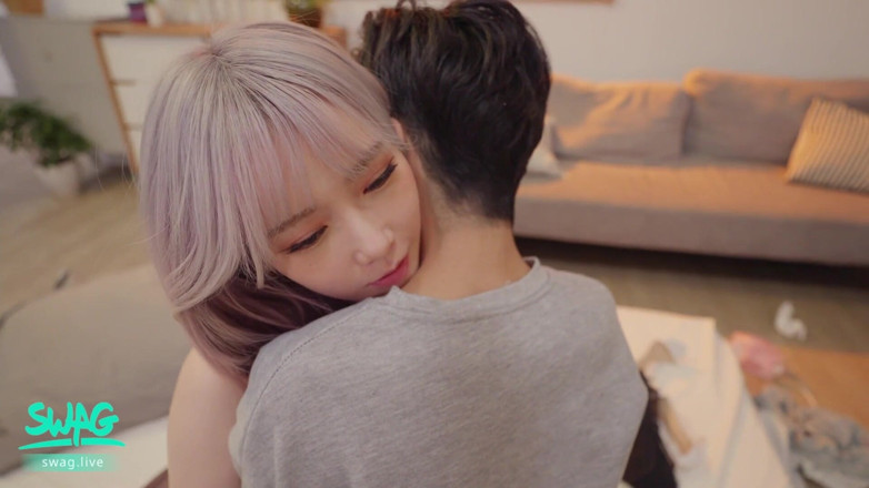 SWAG.live: Awek comel Asia berkongkek dengan teman lelakinya yang cantik