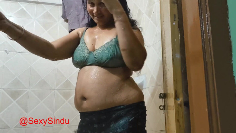 Sexy sindu: Cewek amatir India mandi air panas