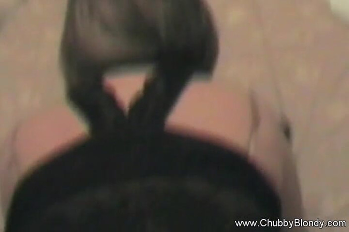 Chubby Blondy: Hete vrouw amateur wordt vastgebonden