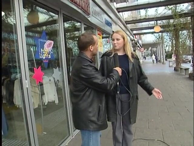 Lucky Cooch: Utomhus intervju med blond brud