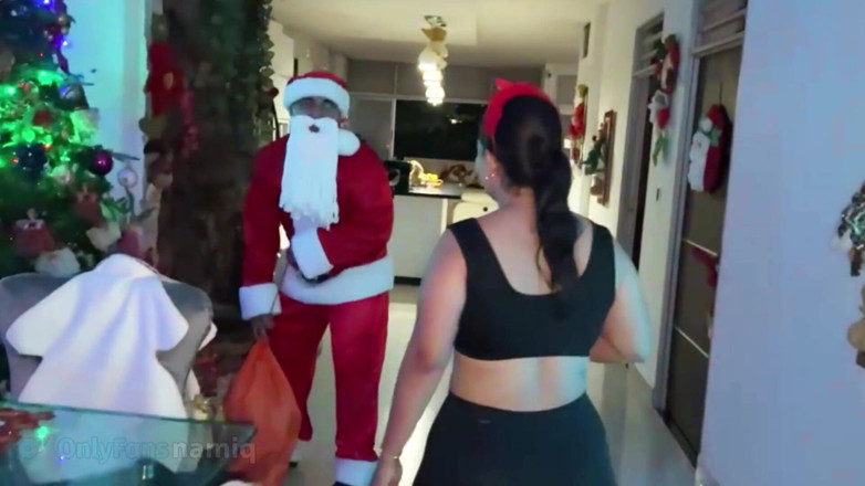 NamiQsein: Santa Turun Dari Perapian Dan Fucks Kakak Tiri Saya