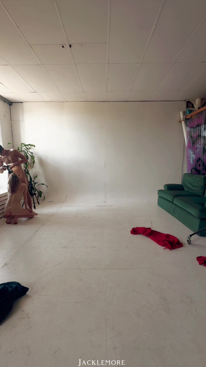 Jacklemore: Фотосесія за лаштунками Dolly Love, смоктати і трахатися в студії