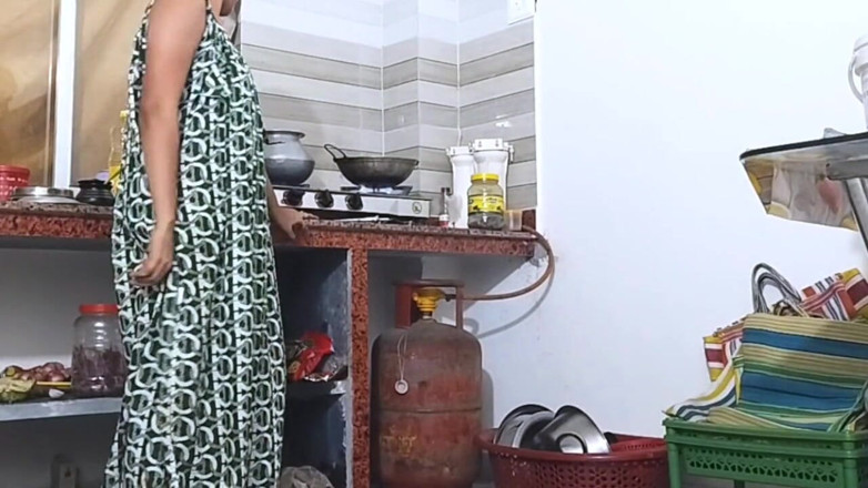 Nazima Khan: Bhabhi desi bersendirian di rumah apabila abang ipar mengongkeknya