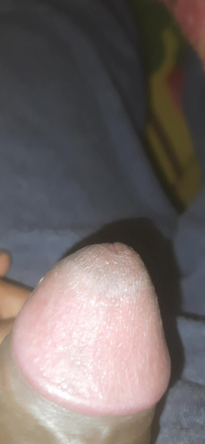 Lubina45: Él está conociendo íntimamente Sus propios deseos.