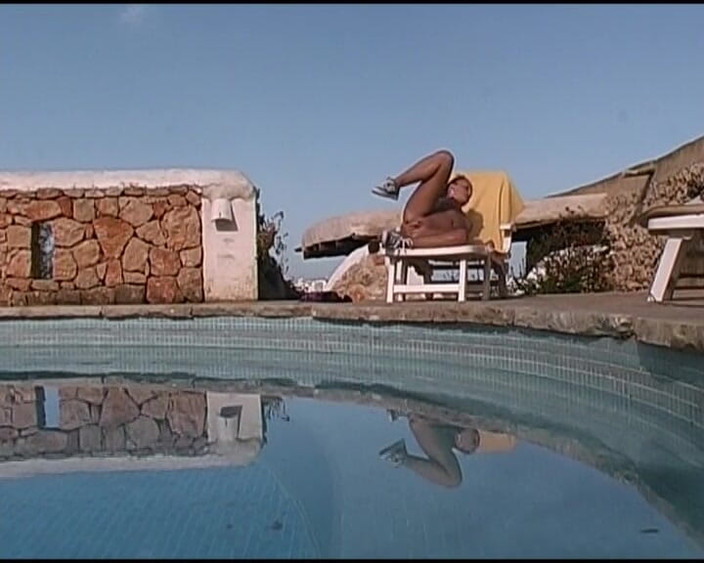 Deutsche Camgirls: Awek Jerman bermain dengan pepeknya dalam persembahan luar