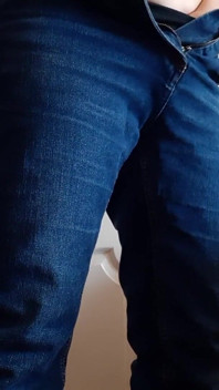 Profesoara matură sexy se masturbează în timpul pauzei la Universitate