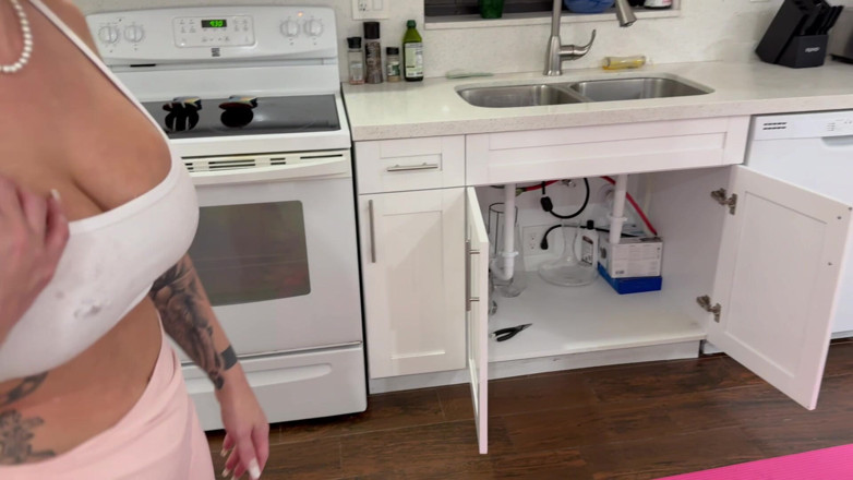 Leo Valentino: Cheating Busty Hot Blonde Gets Her Pussy Filled by Plumber...