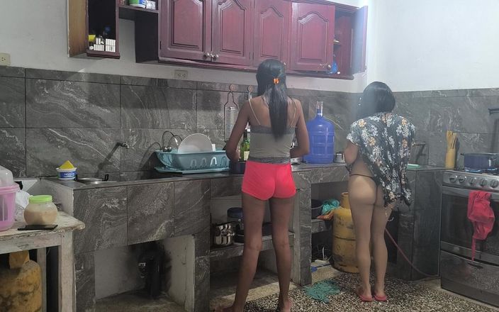 NEGRITA SEXY: Öğle yemeği pişiriyoruz ve sonra mutfakta soyunmaya başlıyoruz