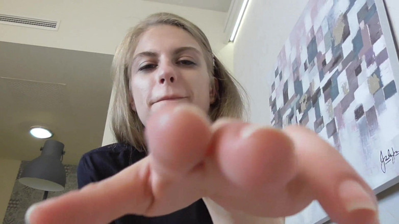 Femdom Austria: POV vuile neus en oorwas slaaf van prinses Kirstin!