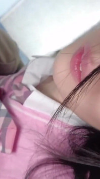 Gadis semok rambut hitam ini digodain sama teman kencan oralnya sampai oral berkali-kali bagian 2