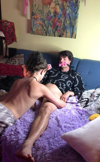 VibeWithMommy: Mrdání při výpadku proudu. Věci jsou krémové a bláznivé