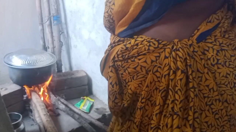Priyanka314: Sesso molto caldo indiano cuoca zia