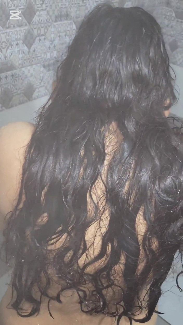 House 3: Công chúa nóng bỏng được tắm bên trong phòng tắm và...