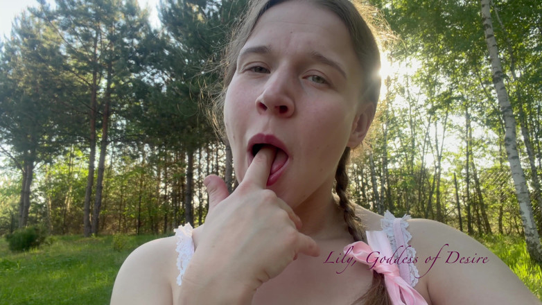 Lily, Goddess of Desire: Ostry Seks Z Uroczą Nastoletnią Dziewczyną W Mundurku