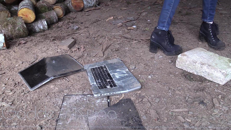 Kyaa Chimera: Perdedor laptop crush - vídeo personalizado