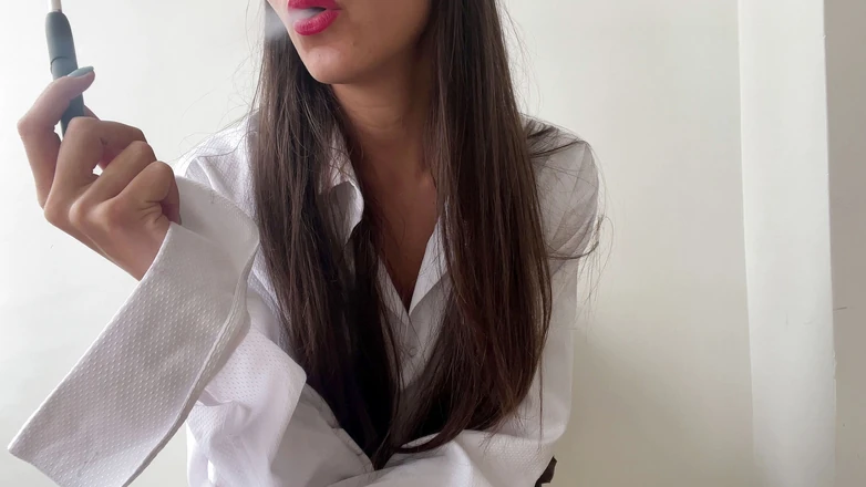 Baby Fitness: I smoke in an interview and masturbate my pussy