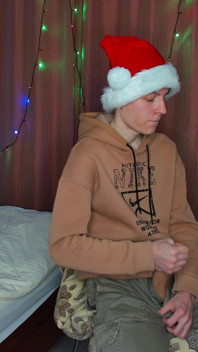 Studentul twink mângâie o pulă uriașă după o zi lungă