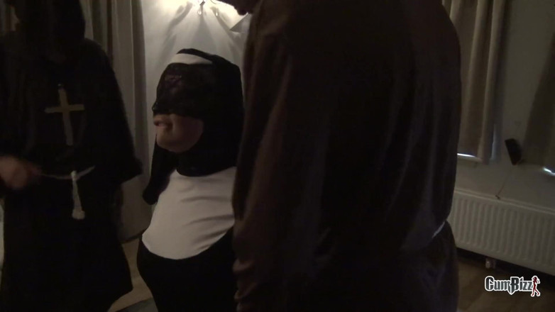 Cumbizz: Teen nun got surrounded by the step brothers blowbang
