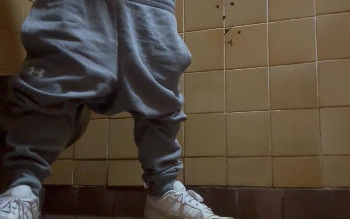 10 inch daddy: Tuvalet mastürbasyonu