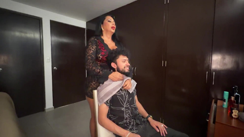 Calientehubxxx: Tiệm Cắt Tóc Với Gali Diva