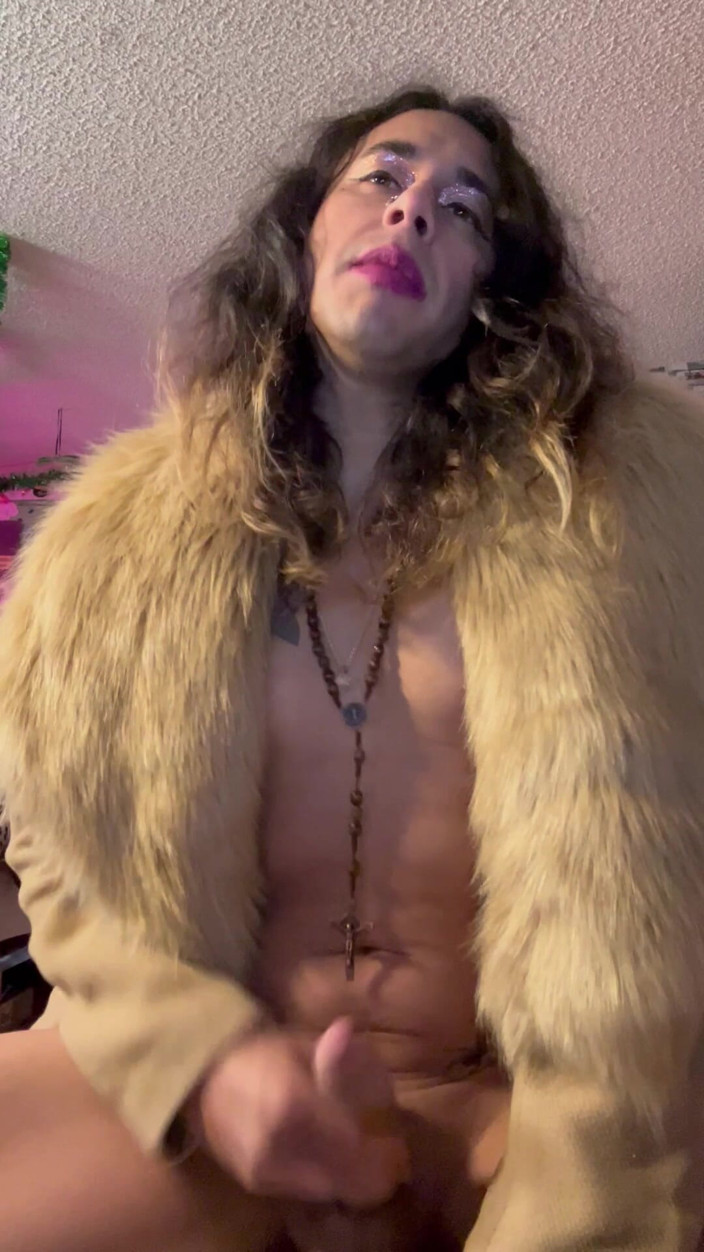 TSJade95: ファーコートでオナニー