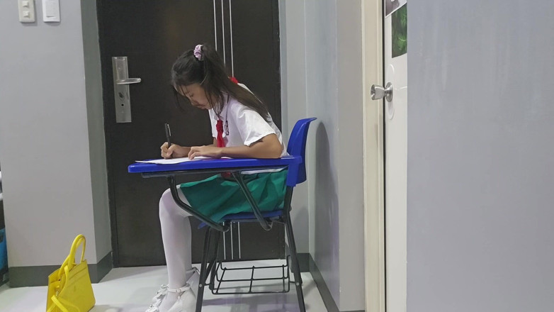 creamberryfairy: Desperate Student Pee