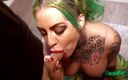 Cumbizz: Une beauté tatouée et percée se fait éjaculer dessus dans un...
