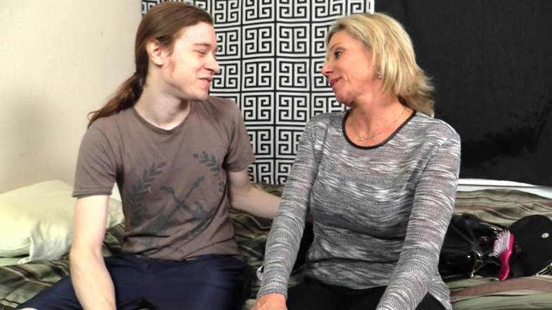 Horny Household: I Only Want to Fuck You Stepmom!