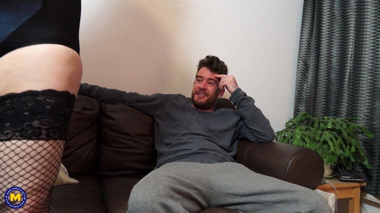 Hardcore NL: Fishnet tattooed mature fucked in her wet pussy from big...