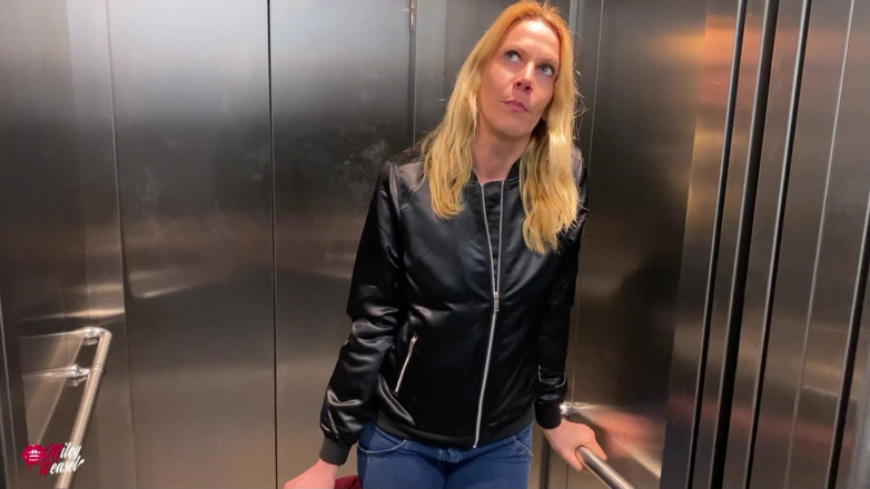 Miley Weasel: Cute Blonde Bitch Remote Controlled in Public!!