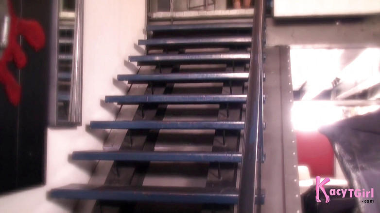 Kacy TGirl: Dietro le quinte di un set porno con Kacy Ragazza...