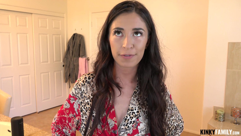 Kinky Family: Hermanastra obsesionada con mi polla