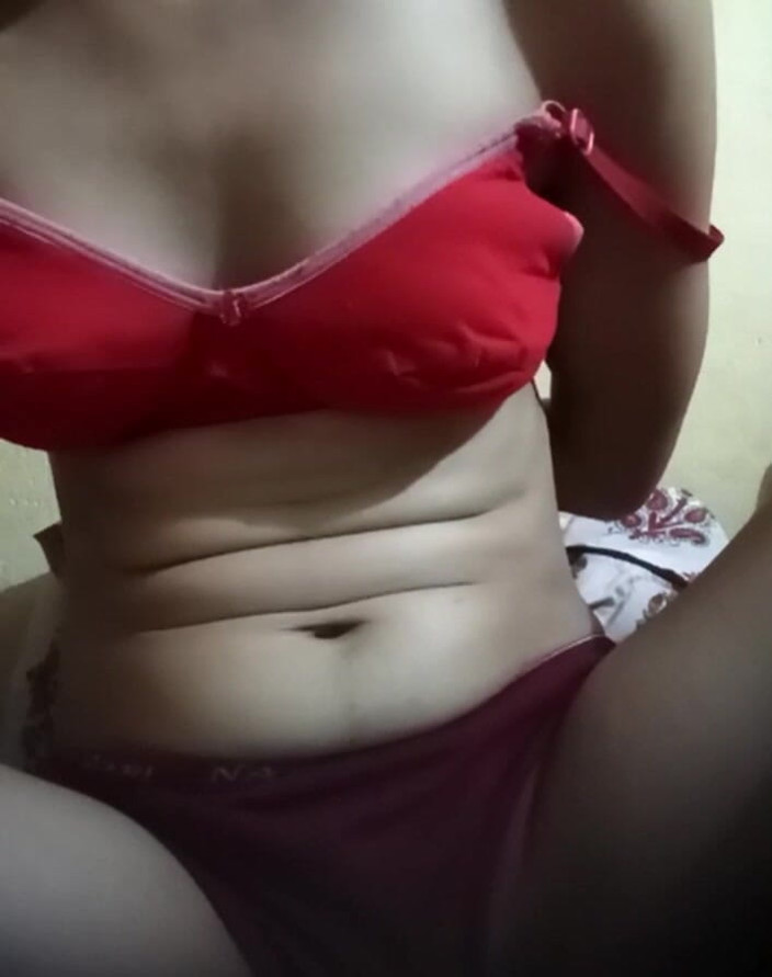 mavin: My Wife Showing Her Pussy on Cam Show Mavin, Young...