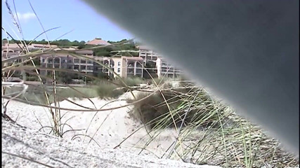 Beachbitches: Inseguitore pervertito sulla spiaggia