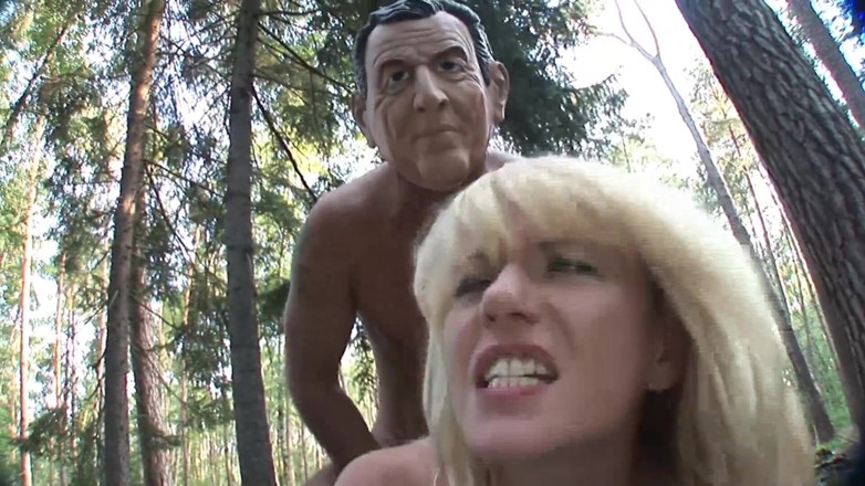 Mature Climax - 100% Mature Videos: Berkongkek dalam hutan dengan kawan bertokoknya