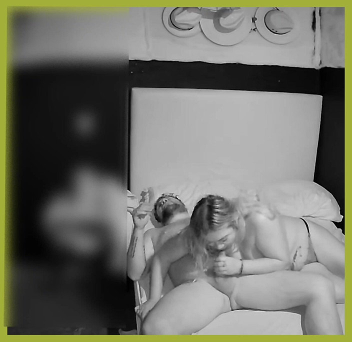 puchis: Puchis - un creampie anal remplit le cul de Mia