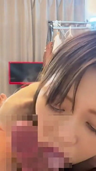 Cudowny super smukły, który wydaje się złamać, jeśli go dotkniesz