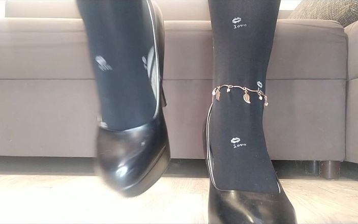 Monica Nylon: Fußfetisch, schwarzes nylon und high heels
