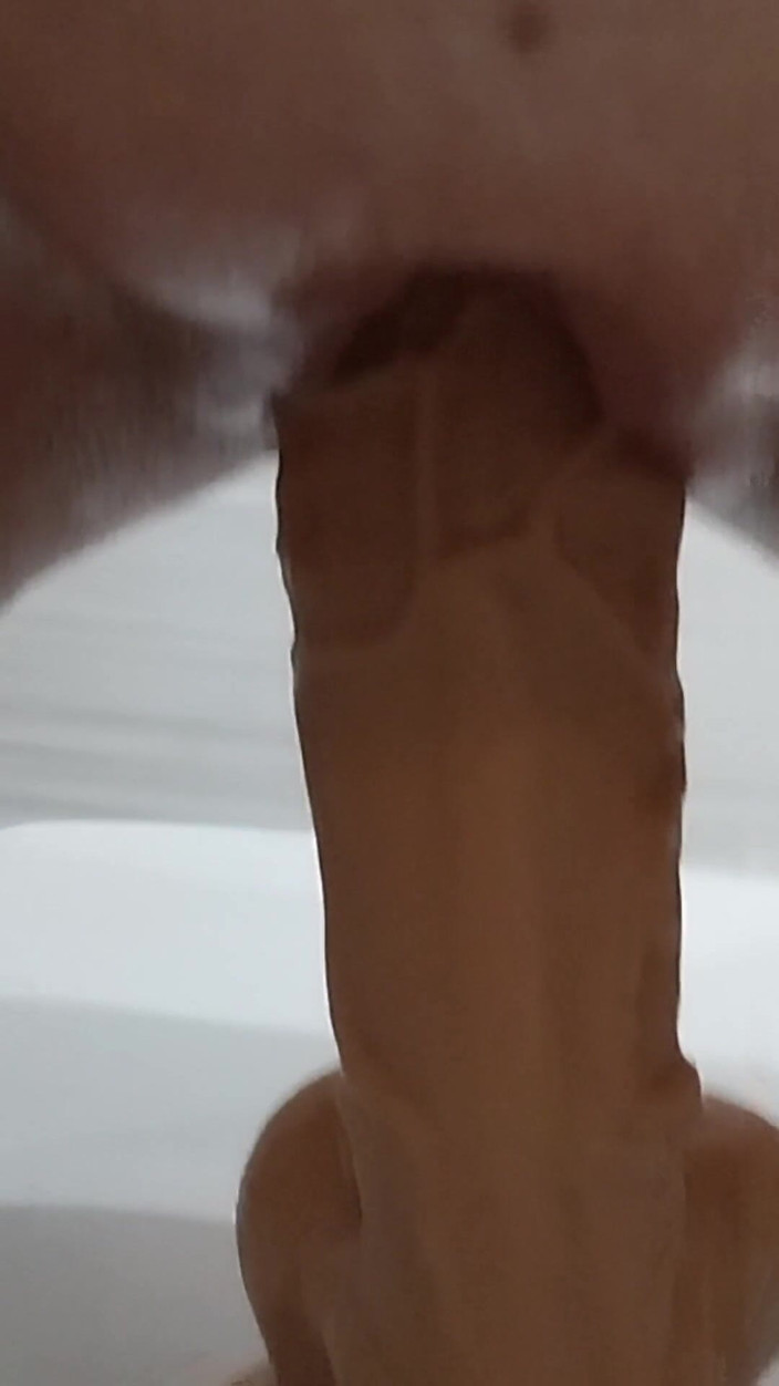 VPVelkov: MILF and Dildo