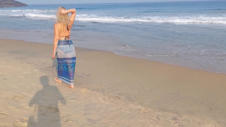 Selena701: 바닥에서 섹스를 즐기는 아마추어 금발 미시 마누라