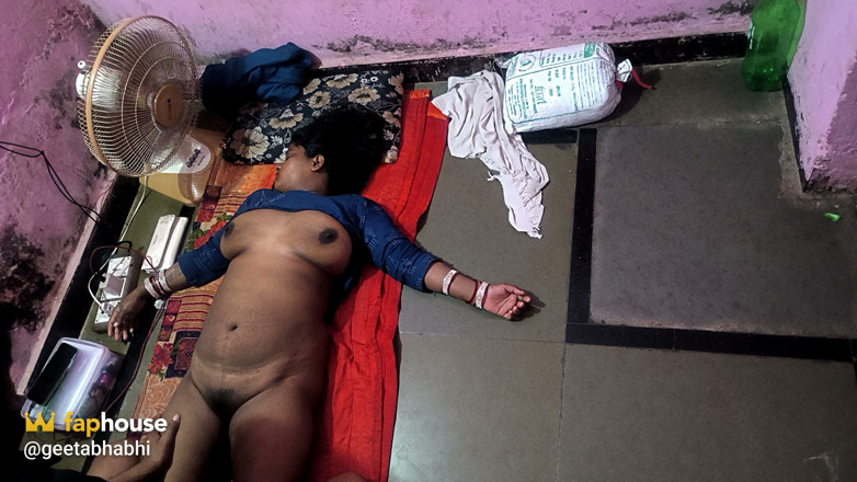 Amarjit2526: Sveltina Anale per Tradire Casalinga