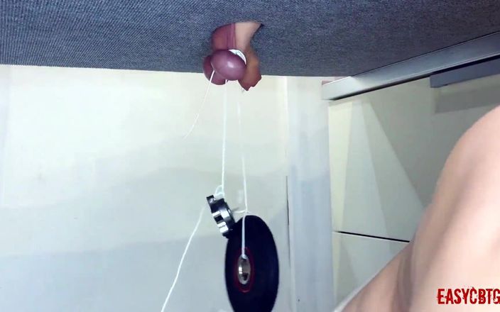 AnnyCandyPainboy: Господиня прив'язала вагу до яєць своєї easycbtgirl