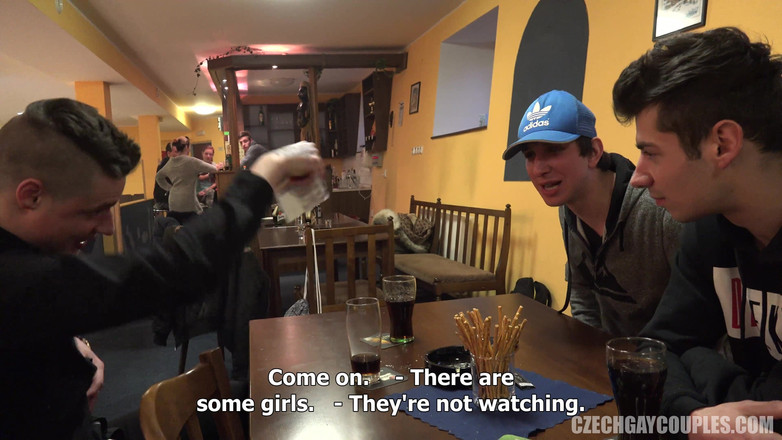 Czech Gay Couples: Czeskie pary gejowskie 10 Brudny Pub Bang - Prosto chłopcy i MILF...