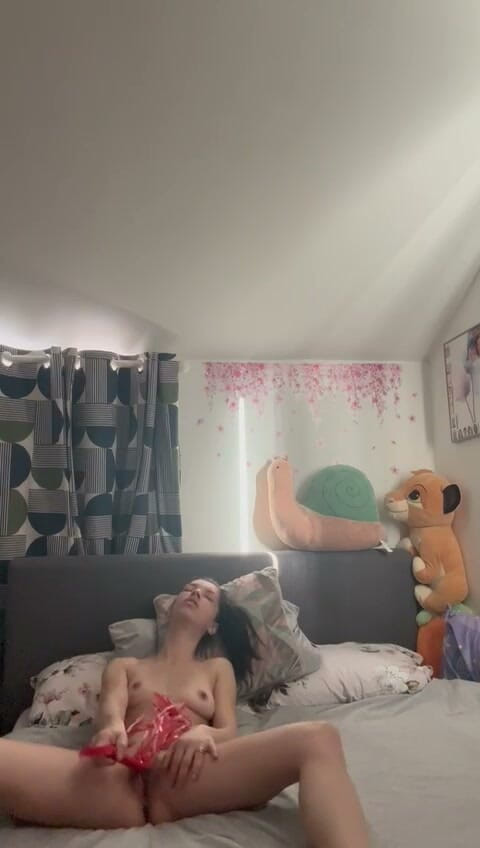 Klarita Po: Hot Mom Fingering
