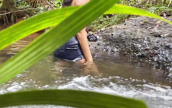 MiaSaintLove: Girl Is Filmed in the River and You Can See...