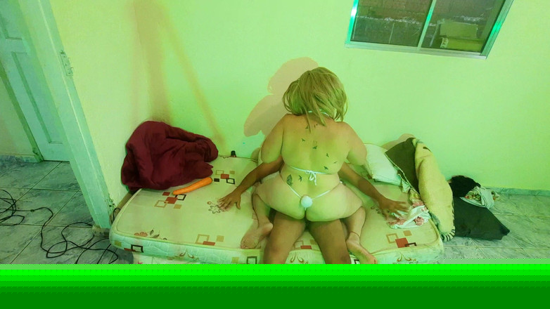 UtopianHumor507: Pascua con grandota Este conejito quería zanahorias en su culo