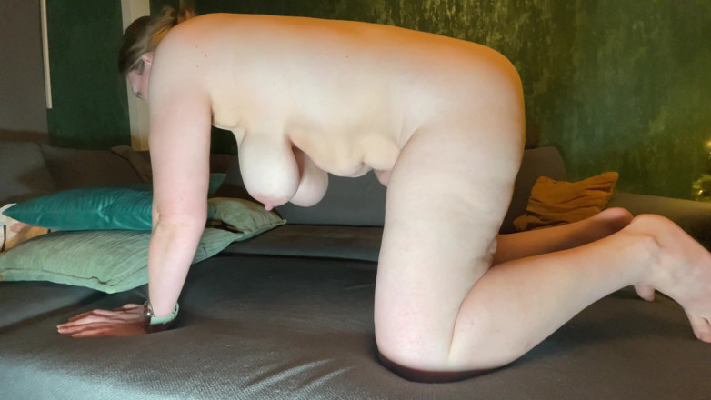 Whitylady: Onani med min enorma och orgasm, mina enorma juver dinglar...