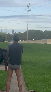 Un enorme dildo incastrato nel profondo del mio culo
