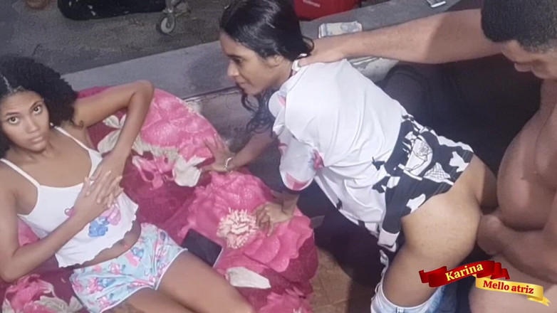 Karinamello: Un Anciano Consigue Tener Relaciones Sexuales Con Sus Dos Hijastras...