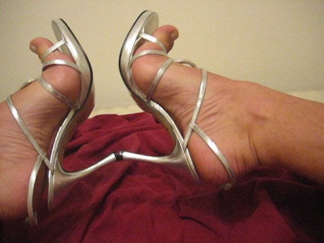 Feet Lover: Honění v Brittanyině Hezkých podpatcích a Cumming